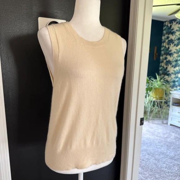 Everlane The Classic Tank in Cashmere Cream 
size Medium - Picture 3 of 12